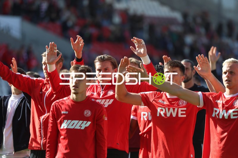 Noah Pesch, Felix Wienand und Semir Telalović mit Rot-Weiss Essen in der Spieler-Aufstellung