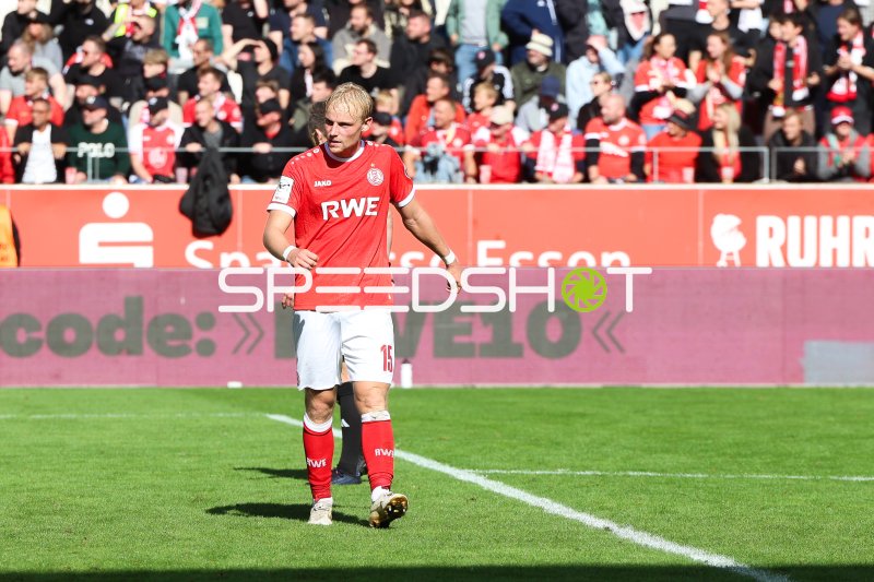 Ben Hüning (#15; Rot-Weiss Essen) im Spielaufbau