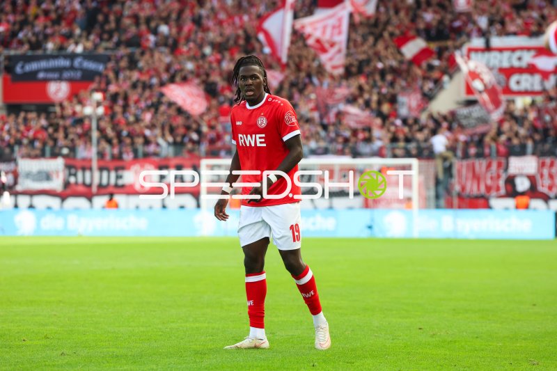 Franci Bouebari (#19; Rot-Weiss Essen) während der Spielaktion