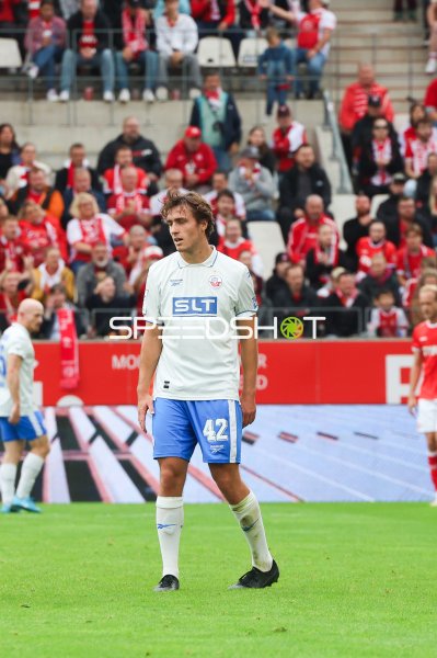 Benno Dietze (#42; FC Hansa Rostock) während der Spielvorbereitung