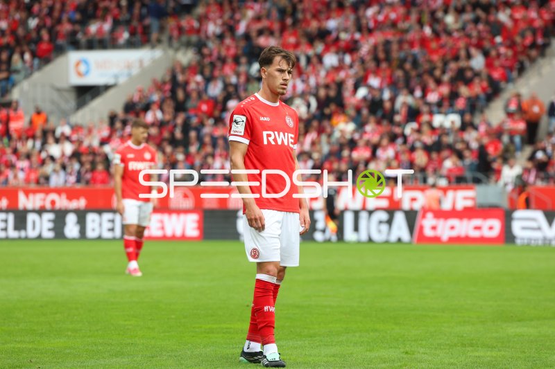 Noah Pesch (#11; Rot-Weiss Essen) während der Spielvorbereitung