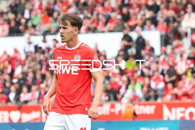 Noah Pesch (Rot-Weiss Essen) während der Spielaktion im Stadion an der Hafenstraße