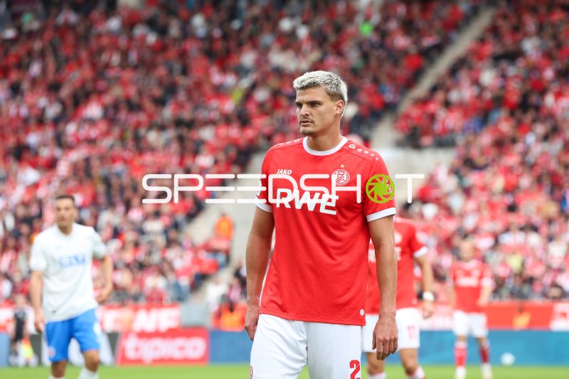Marek Janssen (#20; Rot-Weiss Essen) im Stadion an der Hafenstraße