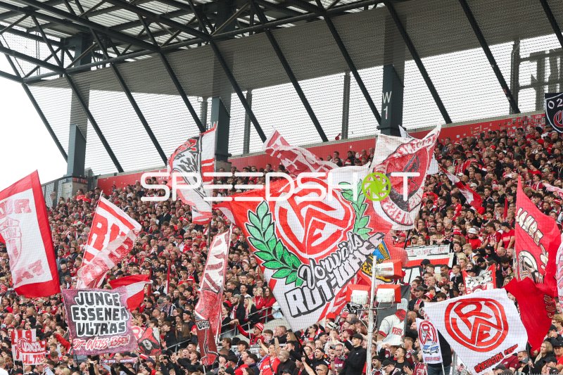 Rot-Weiss Essen Fans im Stadion an der Hafenstraße