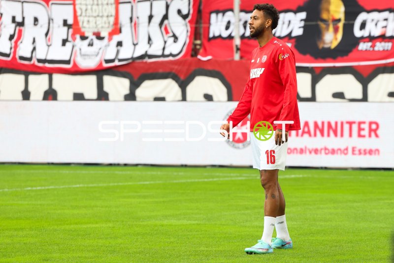 Ruben Reisig (#16; Rot-Weiss Essen) im Stadion an der Hafenstraße