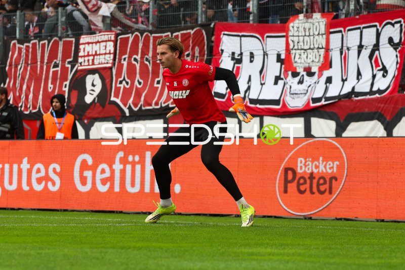 Felix Wienand (#35; Rot-Weiss Essen) in Torwartposition
