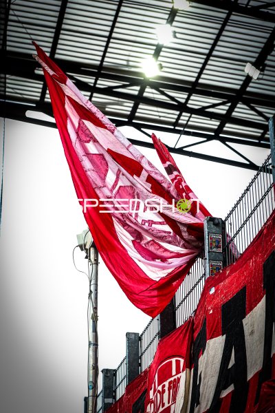 Rot-Weiss Essen Fanflaggen im Stadion an der Hafenstraße
