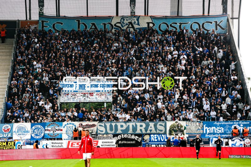 FC Hansa Rostock Fans im Stadion an der Hafenstraße