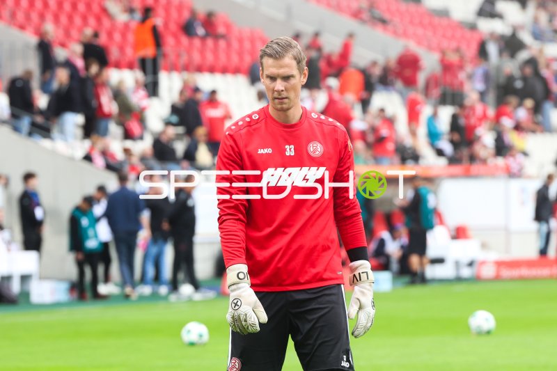 Eric Verstappen (#45; SV Viktoria Aschaffenburg) beim Aufwärmen