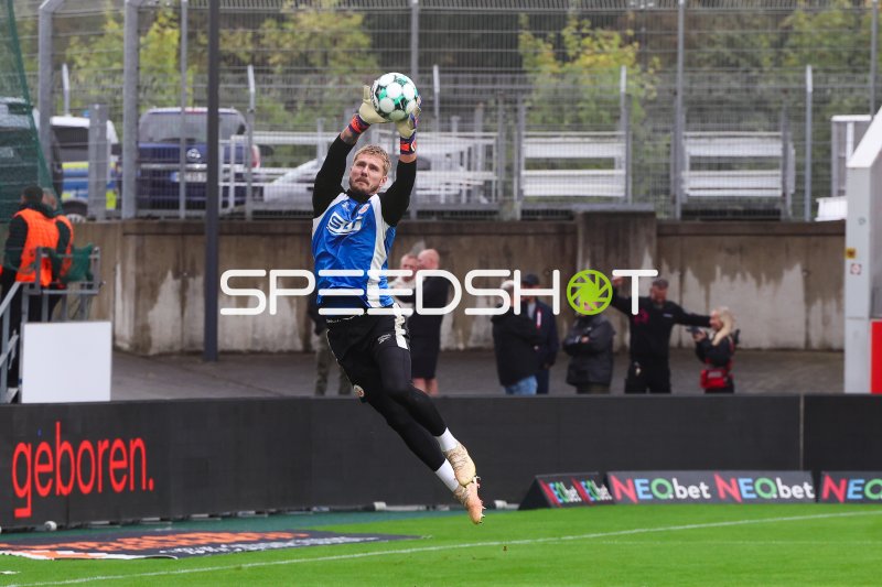 Torwart von FC Hansa Rostock bei Flugparade