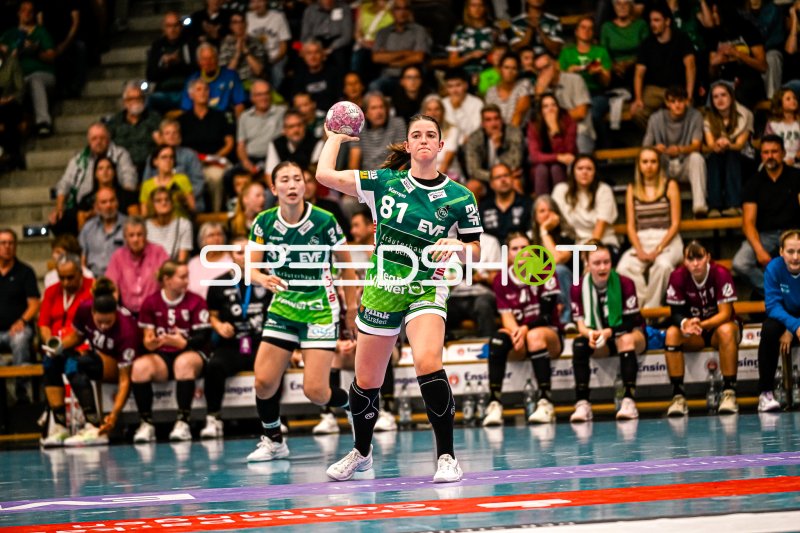 Lea Neubrander (#81; Frisch auf Göppingen) im Wurf