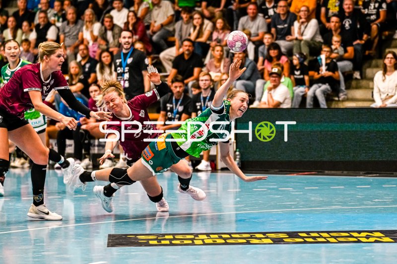 Matilda Ehlert (#10, Frisch auf Göppingen) springt zum Wurf gegen HC Leipzig
