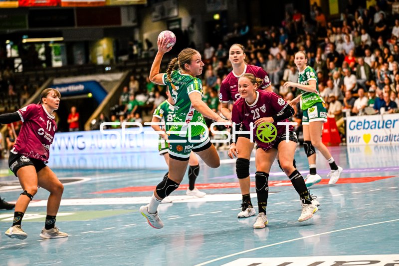 Ann Kynast (#5, Frisch auf Göppingen) im Sprungwurf gegen HC Leipzig