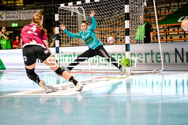 Mikaela Sobrinho Possatti pariert Wurf in der EWS Arena Göppingen