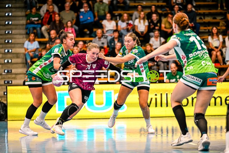Lara Tauchmann (#28, HC Leipzig) in Ballbesitz gegen Frisch auf Göppingen