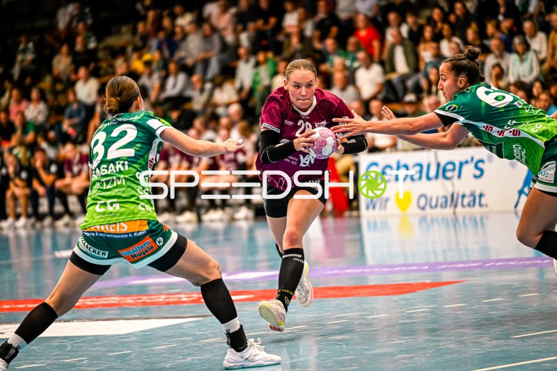 Lara Tauchmann (HC Leipzig) im Angriff gegen Frisch auf Göppingen