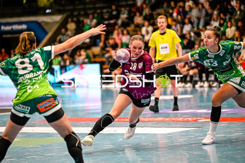 Lara Tauchmann (#28; HC Leipzig) im Wurf gegen Frisch auf Göppingen