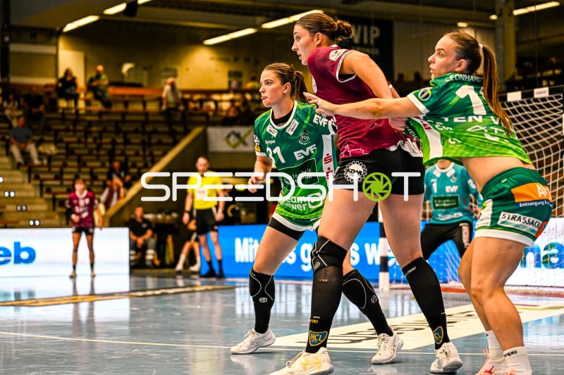 Lea Neubrander (#81; Frisch auf Göppingen) in Abwehraktion gegen HC Leipzig