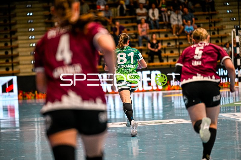 Lea Neubrander (#81; Frisch auf Göppingen) im Laufspiel gegen HC Leipzig