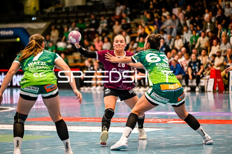 Lara Tauchmann (#28; HC Leipzig) im Wurf gegen Frisch auf Göppingen