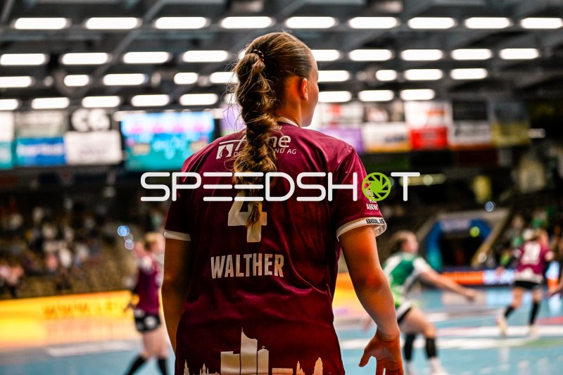 Jana Walther (#4; HC Leipzig) während Spielaktion in der EWS Arena