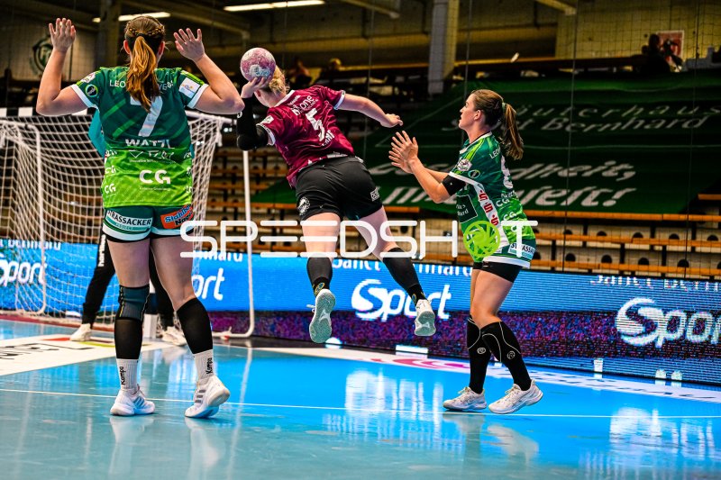 Kim-Angelina Lang (#5, HC Leipzig) im Sprungwurf gegen Frisch auf Göppingen