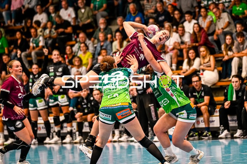 Marlene Tucholke (#23, HC Leipzig) in intensiver Abwehraktion gegen Frisch auf Göppingen