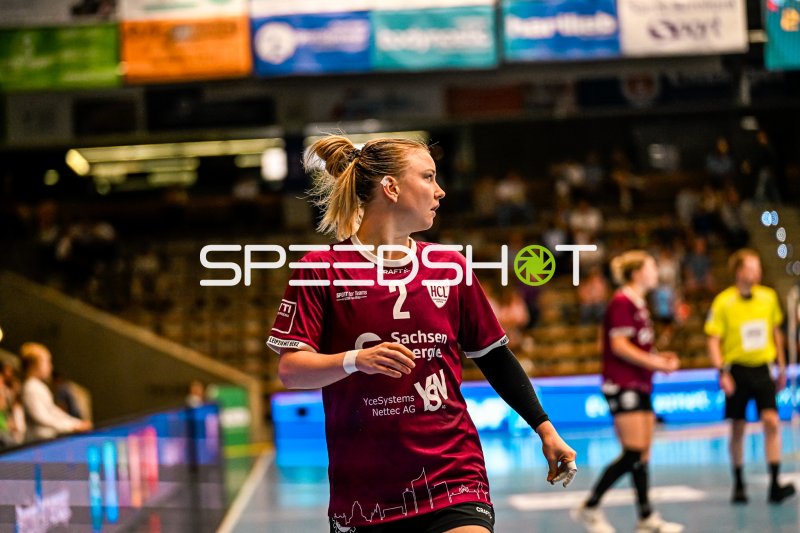 Pauline Uhlmann (#2; HC Leipzig) im Spielaufbau