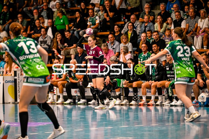 Lara Tauchmann (#28, HC Leipzig) im Spielgeschehen gegen Frisch auf Göppingen