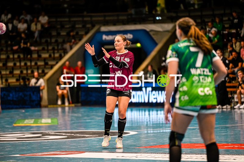 Lara Tauchmann (#28; HC Leipzig) in Spielaktion