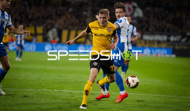 Fußballmatch SG Dynamo Dresden gegen Hertha BSC im Rudolf Harbig Stadion