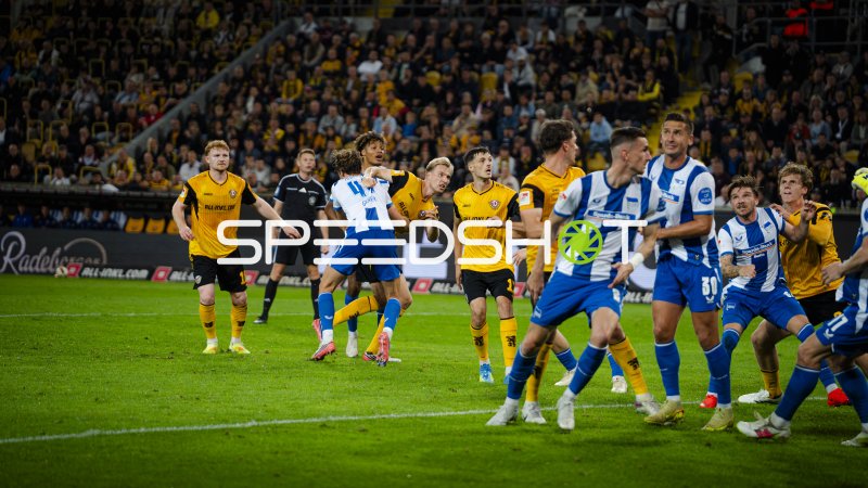 Vincent Vermeij (#9; SG Dynamo Dresden) im Spielaufbau gegen Hertha BSC