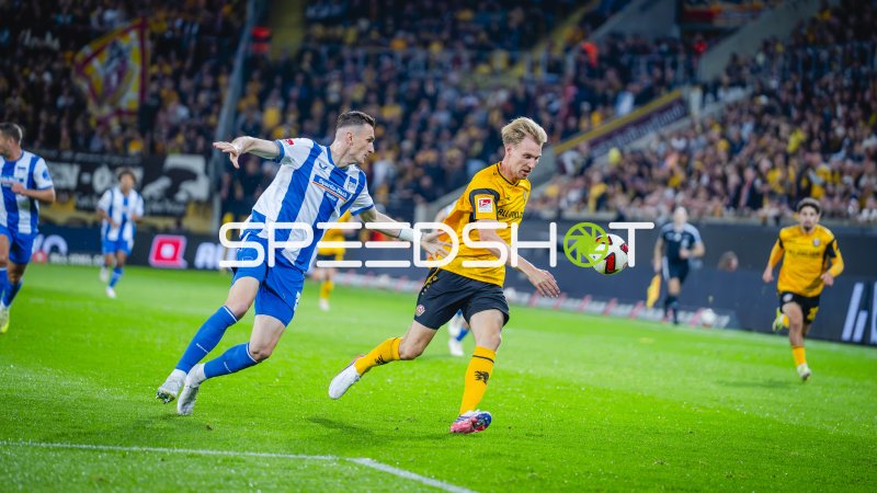 Vincent Vermeij (#9; SG Dynamo Dresden) im Zweikampf gegen Hertha BSC