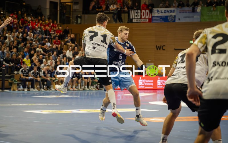 Oliver Norlyk (#5; Handball Club Hamburg) im Zweikampf gegen HC Elbflorenz