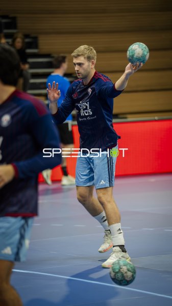 Oliver Norlyk (#5; Handball Club Hamburg) beim Sprungwurf