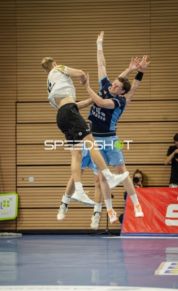 Zweikampf in der Luft: HC Elbflorenz gegen Handball Club Hamburg