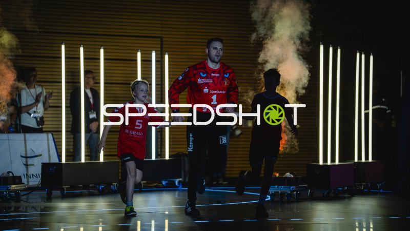 Marino Mallwitz (#1; HC Elbflorenz) beim Einlaufen in der BallsportArena Dresden