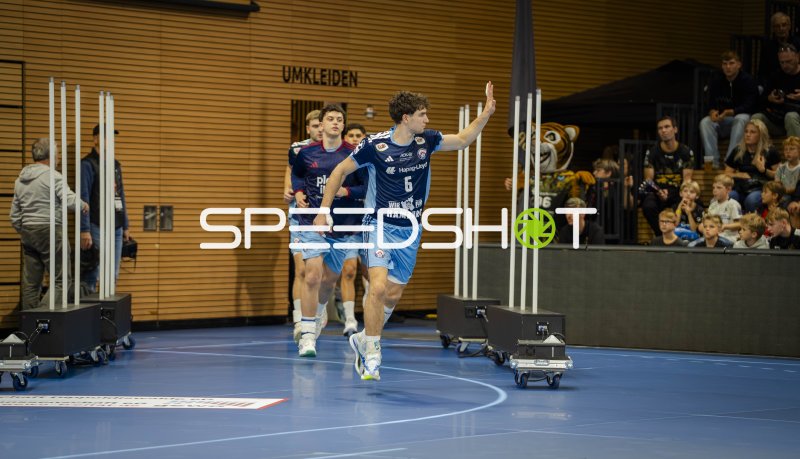 Toma Gadza (#2; Handball Club Hamburg) im Angriff gegen HC Elbflorenz