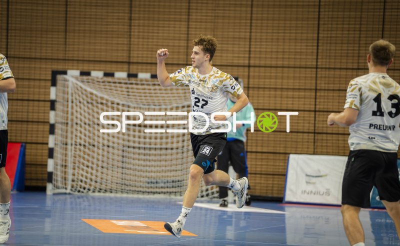 Nils Fuhrmann (#27; HC Elbflorenz) jubelt nach Tor