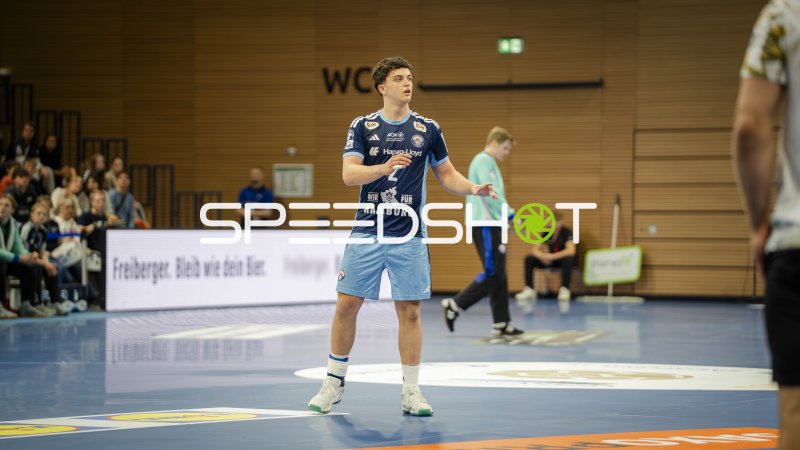 Toma Gadza (#2; Handball Club Hamburg) in Spielaktion