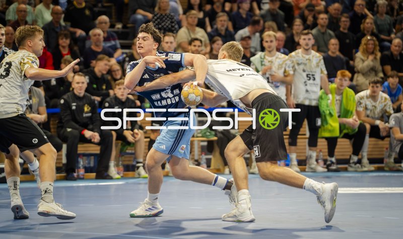 Toma Gadza (#2; Handball Club Hamburg) im Zweikampf gegen HC Elbflorenz