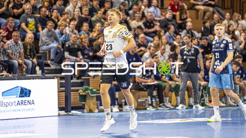 Ivar Stavast (#23; HC Elbflorenz) im Spielaufbau gegen Handball Club Hamburg