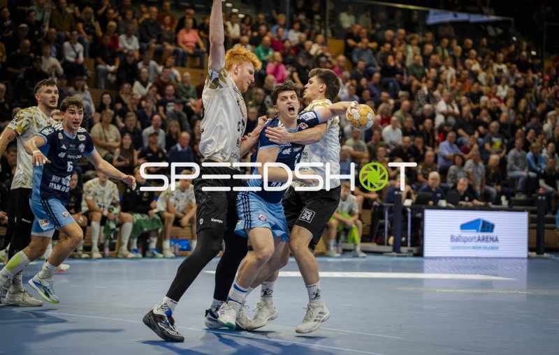 Toma Gadza (#2; Handball Club Hamburg) im Angriff gegen HC Elbflorenz