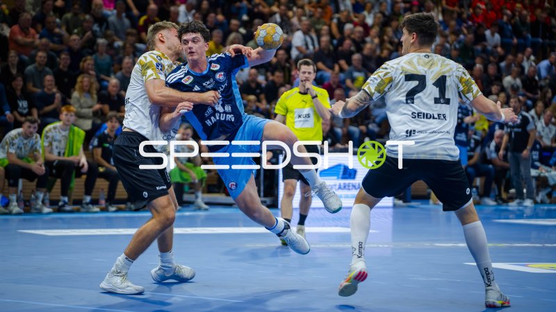 Toma Gadza (#2; Handball Club Hamburg) im Sprungwurf gegen HC Elbflorenz
