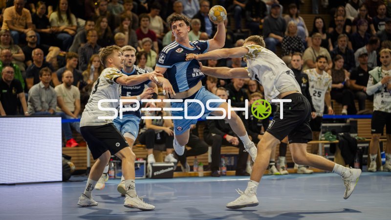Oliver Norlyk (#5; Handball Club Hamburg) im Sprungwurf gegen HC Elbflorenz