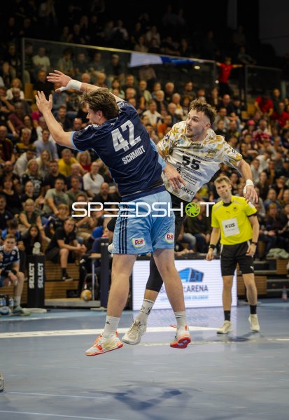 Timo Löser (#55; HC Elbflorenz) in Abwehraktion gegen Jan Christian Schmidt