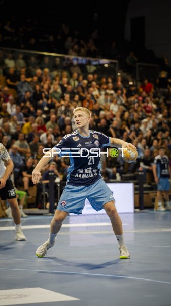 Frederik Bo Andersen (#21; Handball Club Hamburg) im Spielaufbau