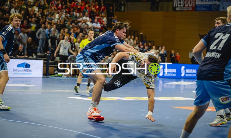 Jan Christian Schmidt (#42; Handball Club Hamburg) im Zweikampf gegen HC Elbflorenz