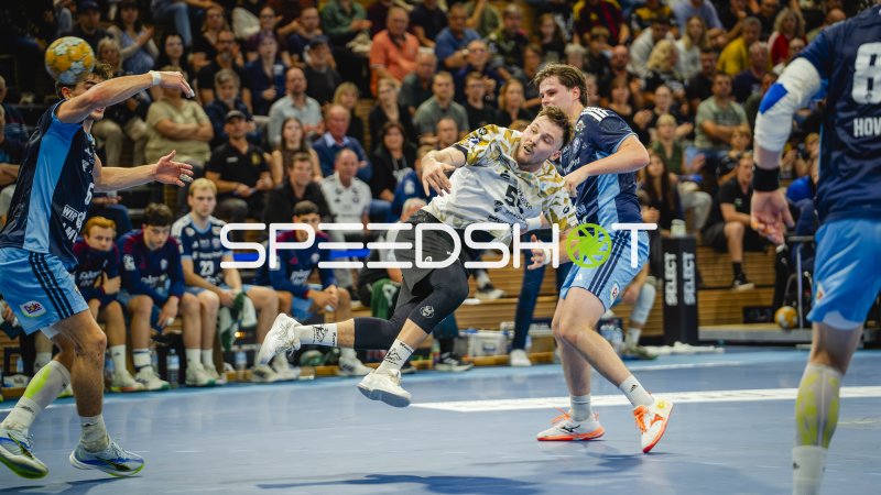 Jan Christian Schmidt (#42; Handball Club Hamburg) im Zweikampf gegen HC Elbflorenz