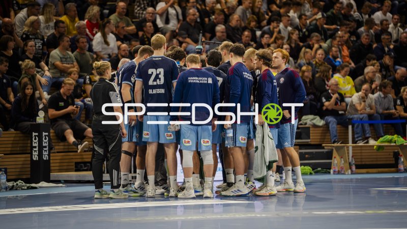 Handball Club Hamburg in Auszeit-Besprechung in der BallsportArena Dresden